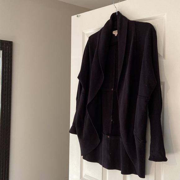 Aritzia Wilfred Black Sweater - Picture 2 of 3